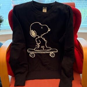 Uniqlo Black Snoopy Skateboard Crewneck Sweater -small